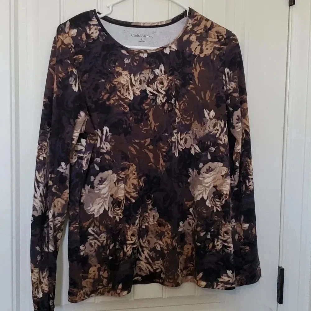 Croft & Barrow women's long sleeved top modern brown & black
